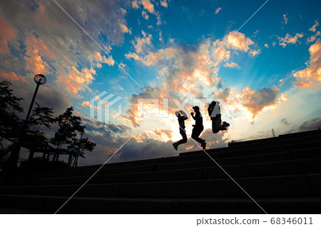 寶塚北公園的日落和輪廓 68346011