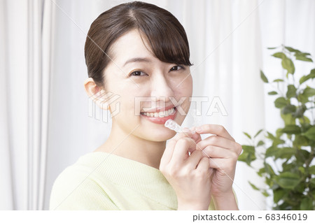 Woman with mouthpiece Woman with mouthpiece 68346019