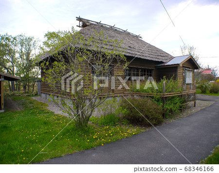 Private houses in the pioneering era of Hokkaido 68346166