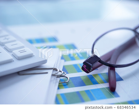 商業形象·圖·眼鏡·文件·女性 68346534