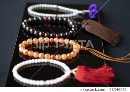 Several types of beads for men and women [black back] 68346661