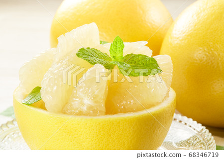 Fresh grapefruit 68346719