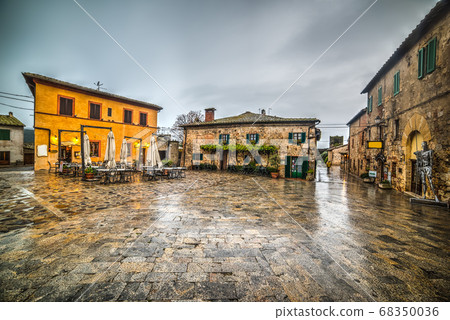 Monteriggioni main square Monteriggioni main square 68350036