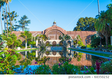 Pond in Balboa park in San Diego 68350232