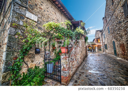 picturesque corner in Monteriggioni picturesque corner in Monteriggioni 68350238