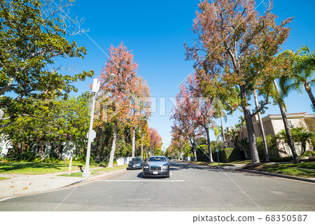 Beverly Hills on a sunny day 68350587