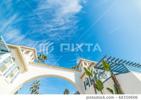 Arch in Pacific Beach 68350606