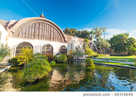Pond in Balboa park in San Diego 68350649