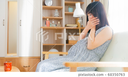 Pregnant woman holding her cheeks 16:9 68350763