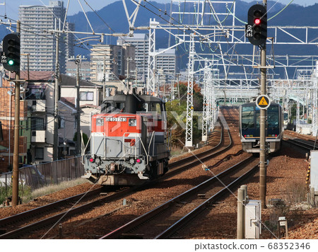 DE10 single unit forwarding at Nishinomiya station 68352346