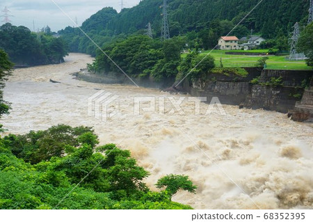 Emergency release of dam 68352395
