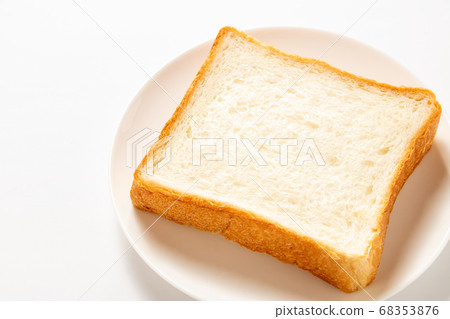 Square bread (slice, cut into four pieces). Square bread (slice, cut into four pieces). 68353876