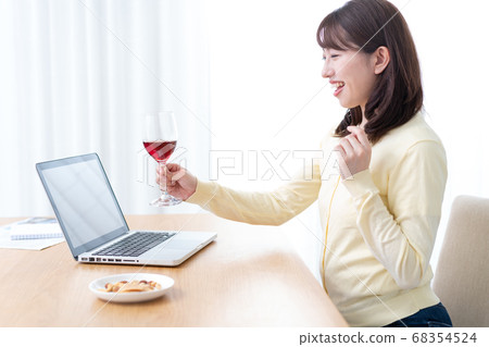 Young women having an online drinking party Young women having an online drinking party 68354524