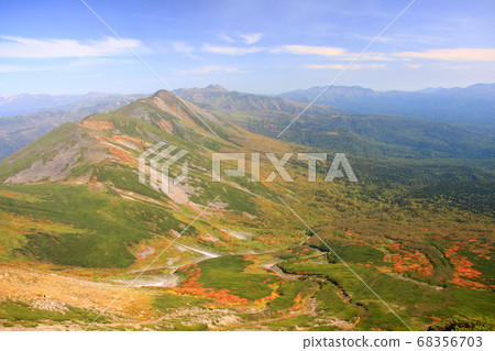從美瑛看秋天的十勝嶽山脈和大雪背後 68356703