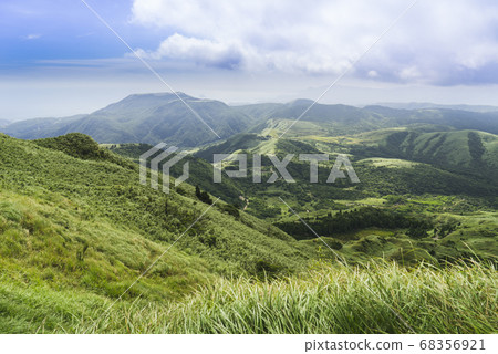 Qixing Mountain overlooks the beautiful scenery of the north coast 68356921