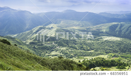 七星山俯瞰北海岸的優美景緻 七星山俯瞰北海岸的優美景緻 68356951