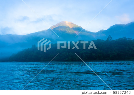 [Kamikochi] Morning in Taisho pond 68357243