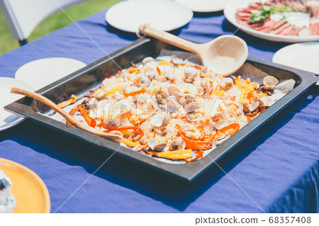 華麗的戶外自助餐 68357408