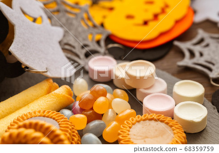 萬聖節裝飾品和甜點 萬聖節裝飾品和甜點 68359759