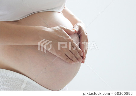 Pregnant woman with hands on her stomach (rightward) 68360893