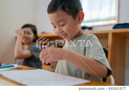 作業 功課 寫功課 68362877