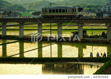 農村風光和火車 農村風光和火車 68363088