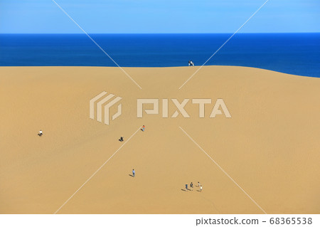 [Tottori] Tottori Sand Dunes under sunny weather 68365538