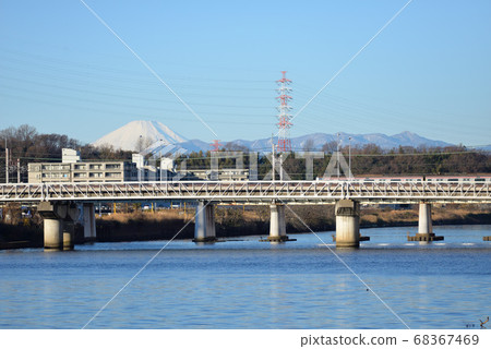 從鶴見川(土島,港北區,橫濱市)看的富士山和東急東橫線 從鶴見川(土島,港北區,橫濱市)看的富士山和東急東橫線 68367469