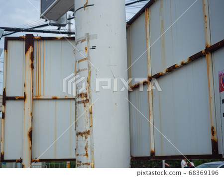 Building deterioration points in the city 68369196