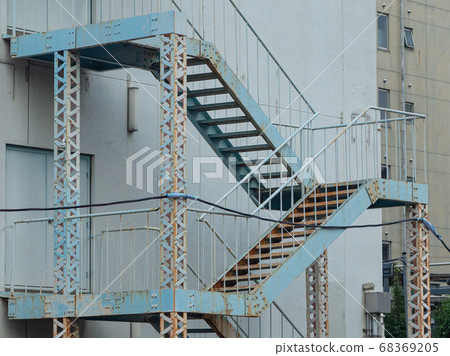 Building deterioration points in the city Building deterioration points in the city 68369205