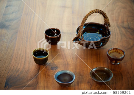 一張嘴和一杯清酒(清酒) 一張嘴和一杯清酒(清酒) 68369261