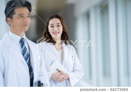 醫生,醫務工作者,女商人 醫生,醫務工作者,女商人 68373069