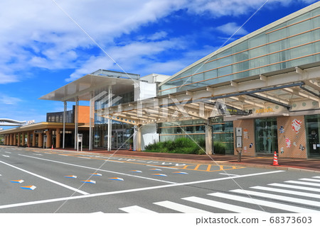 [Tottori] Tonan sand dunes Conan Airport under sunny weather 68373603