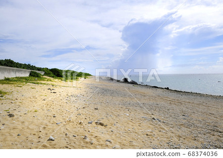 Shiraho coast in the early morning Shiraho coast in the early morning 68374036