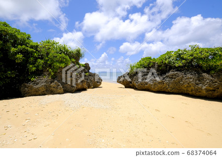 Beautiful sea of Ishigaki Island 68374064