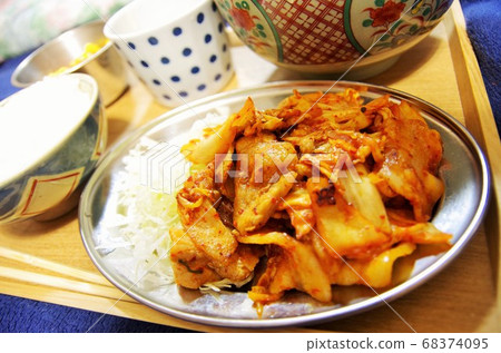 I tried to eat my sister's dish that is not good at cooking: "Pig Kimchi" I tried to eat my sister's dish that is not good at cooking: "Pig Kimchi" 68374095