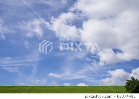 Background material (landscape, sky, clouds, green) 68374485