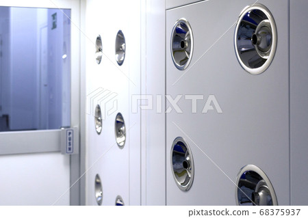 Entrance before of Clean rooms ,air shower for 68375937
