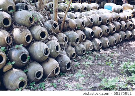ceramic pot jar pile. clay terracotta pottery 68375991