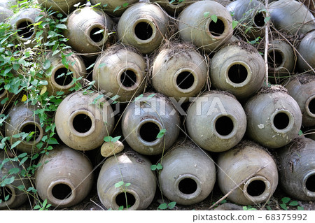 ceramic pot jar pile. clay terracotta pottery 68375992