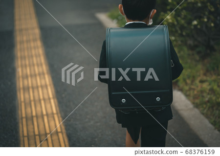 放學 小學學生 小學生 68376159