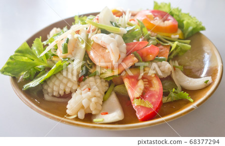 noodle glass salad 68377294
