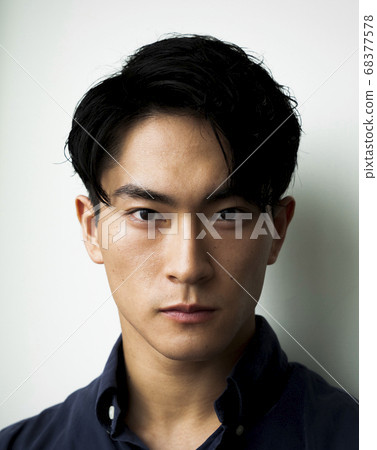 Male's portrait 68377578