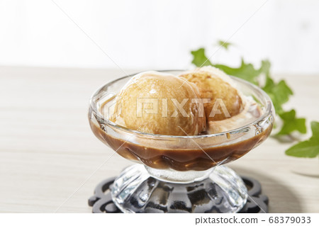 Coffee affogato with vanilla ice cream and espresso coffee 68379033