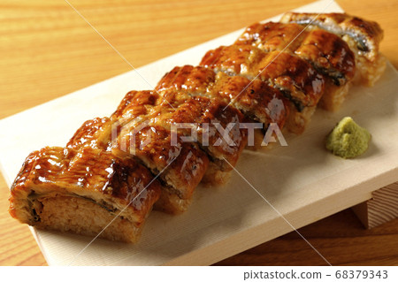 鰻魚壽司和芥末上壽司木a 鰻魚壽司和芥末上壽司木a 68379343