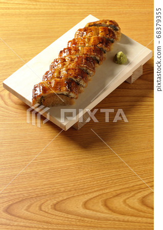 鰻魚壽司和芥末上壽司木a 68379355
