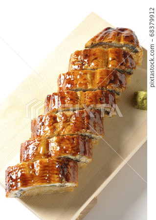 Unagi figure sushi and wasabi served on sushi geta (white background, bird's eye view) 68379912