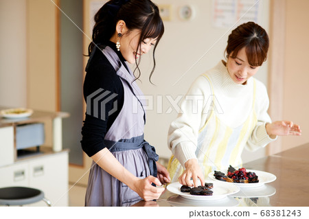 Woman handmade cake Woman handmade cake 68381243