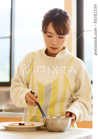 Woman handmade cake Woman handmade cake 68381339