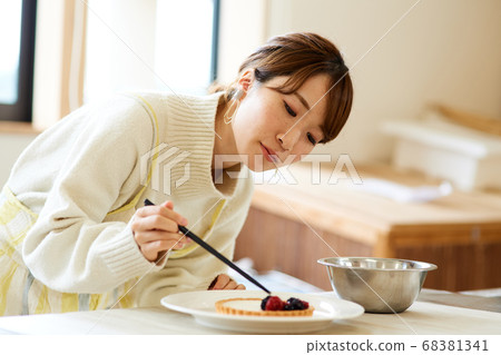 Woman handmade cake Woman handmade cake 68381341